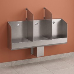 Urinario mural colectivo en inox cepillado con sistema de riego automático integrado y opción separadores Urinario mural colectivo en inox cepillado con sistema de riego automático integrado y opción separadores