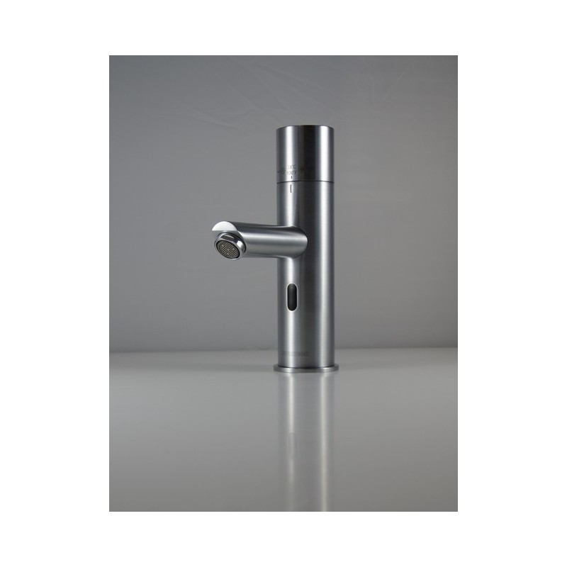 AKWATHERMO electronic tap with brushed finish