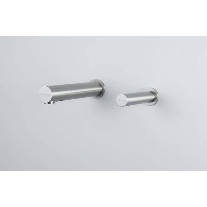 Grifo electrónico de acero inoxidable montado en la pared