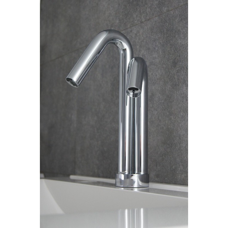 ONE 2in1 touchless water and integrated soap tap