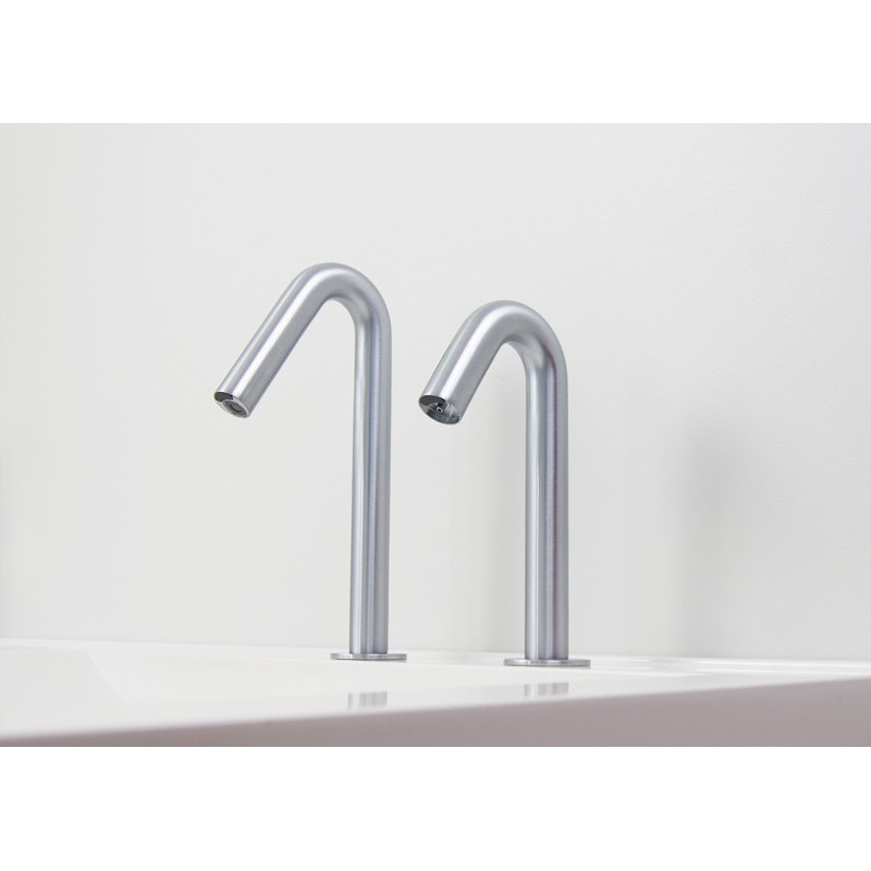 ONE Grifo electrónico con caño de 35° para lavabo, estilo limpio