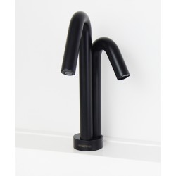 Hygiène et ergonomie d'utilisation du robinet ONE noir mat eau et savon sans contact