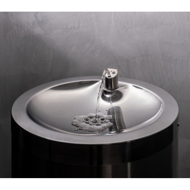 Automatic triggering touch-free faucet