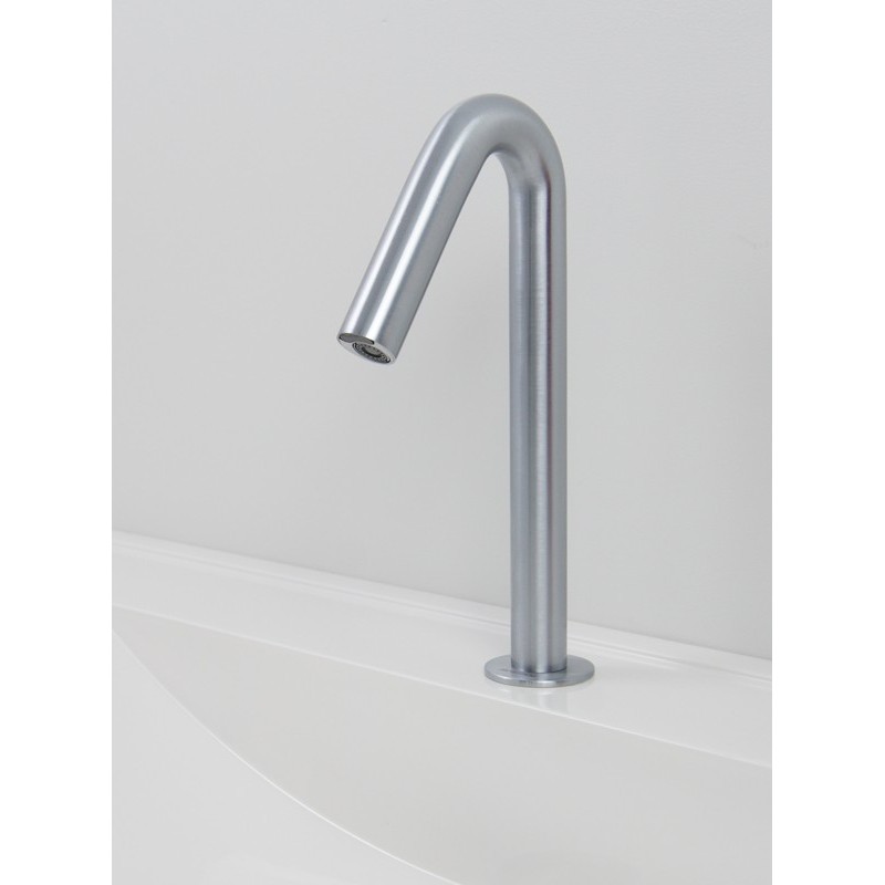 ONE Grifo electrónico con caño de 35° para lavabo, estilo limpio