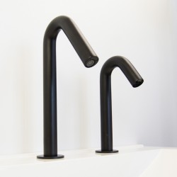 ONE DUO matte black – water and soap: hygienic and elegant.