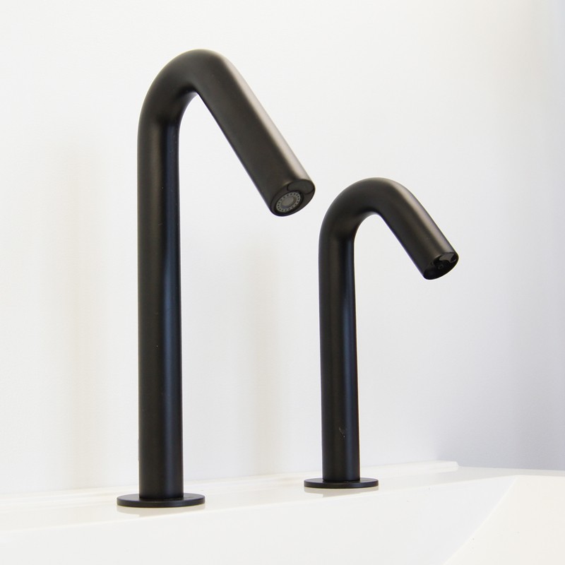ONE DUO matte black – water and soap: hygienic and elegant.