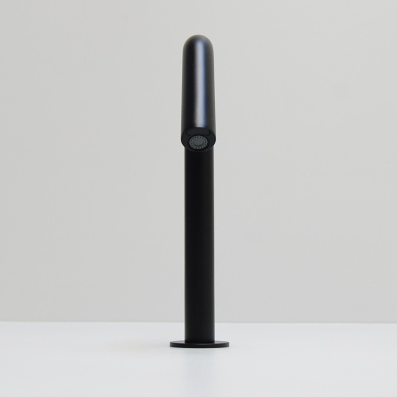 ONE Grifo electrónico con caño de 35° para lavabo, estilo limpio