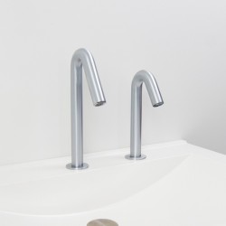 ONE Grifo electrónico con caño de 35° para lavabo, estilo limpio