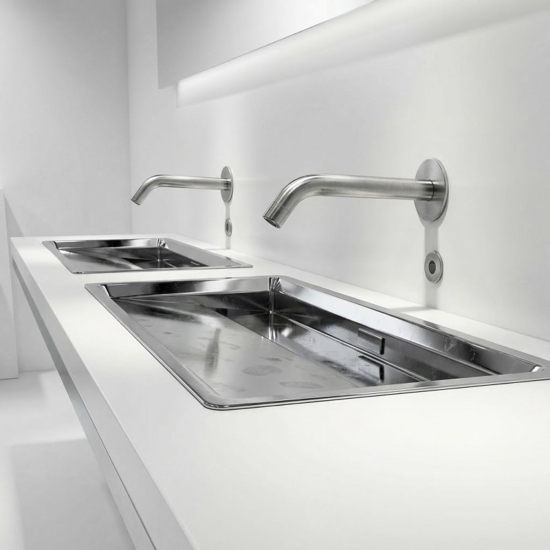 Touchless sensor for spout activation on washbasin