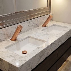 Grifo electrónico sin contacto para lavabo AKWA acabado PVD Cobre con elegancia depurada Grifo electrónico sin contacto para lavabo AKWA acabado PVD Cobre con elegancia depurada
