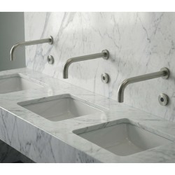 Grifo Electrónico Mural de Acero Inoxidable con diseño refinado para sanitarios de alta gama