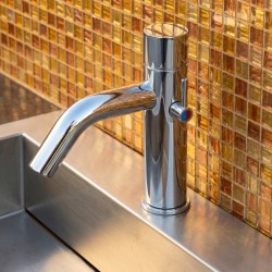 Grifo Monomando Electrónico EXTREME DS cromado para áreas de lavabos y WC en espacios colectivos