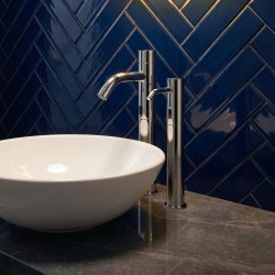 Grifo y dispensador de jabón sin contacto elevados EXTREME para lavabo sobre encimera