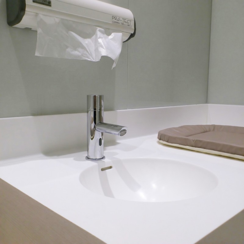 Robinet mitigeur thermostatique automatique AKWATHERMO avec sécurité antibrûlure, idéal pour espace nurserie, table à langer