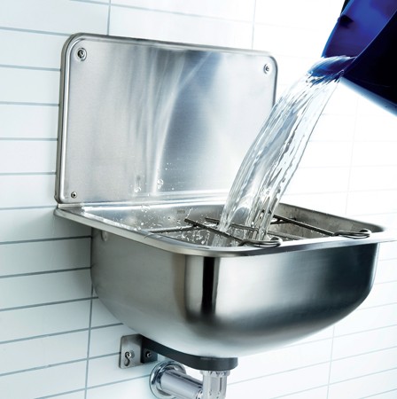 Bucket and utility sinks in stainless steel 