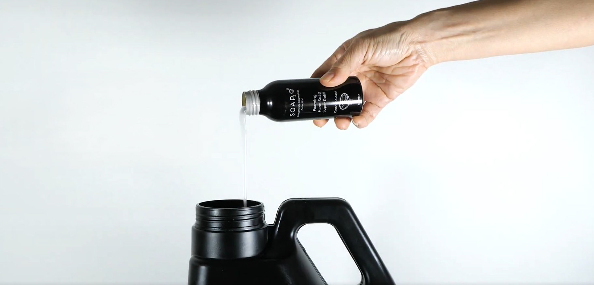 Refill to poor in a 4L tank Recharge à verser dans bidon de 4L