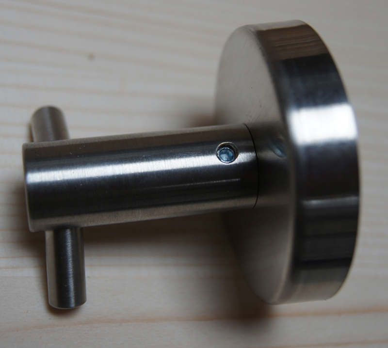 Blocage par vis dissimulée