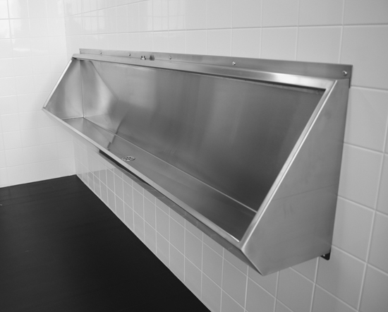 GENWEC: WALL MOUNTED COLLECTIVE URINAL 304 STAINLESS STEEL, 1.800 MM